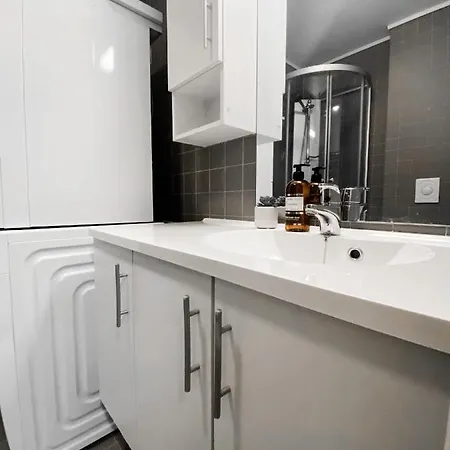 Modern & Cozy In The Heart Of *