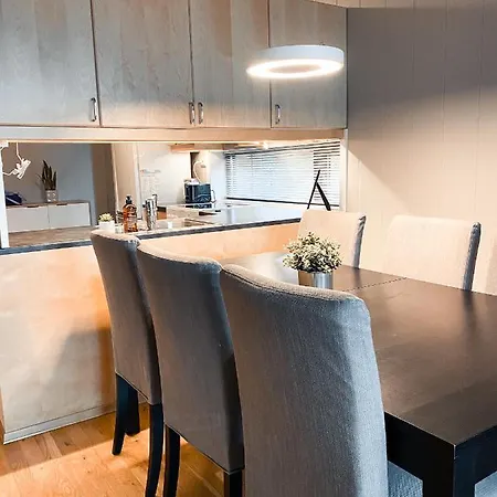 Modern & Cozy In The Heart Of *